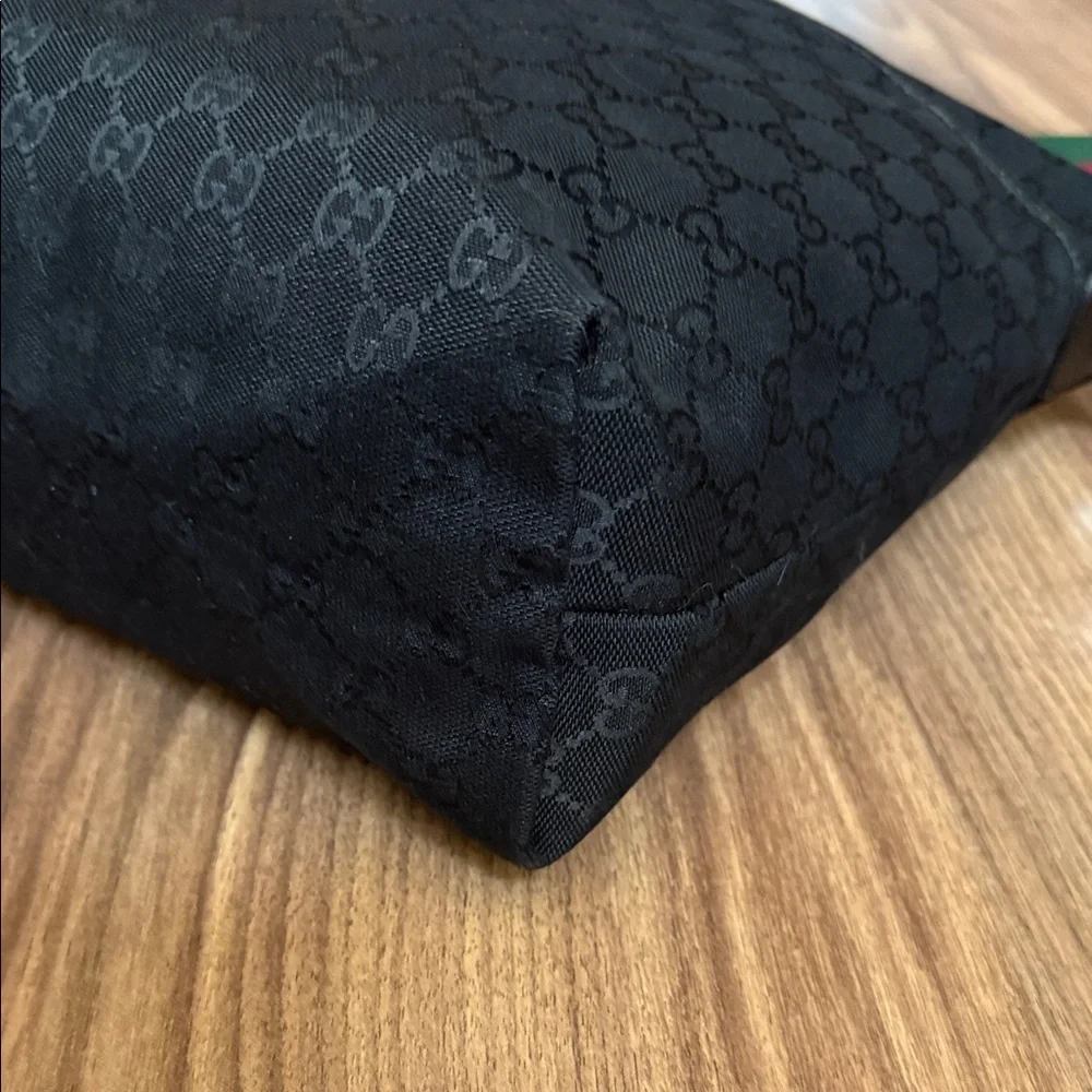 A519-  Gucci crossbody bag - Picture 9 of 16